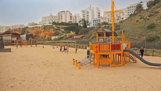 Praia-da-Rocha-playground-768×512.jpg